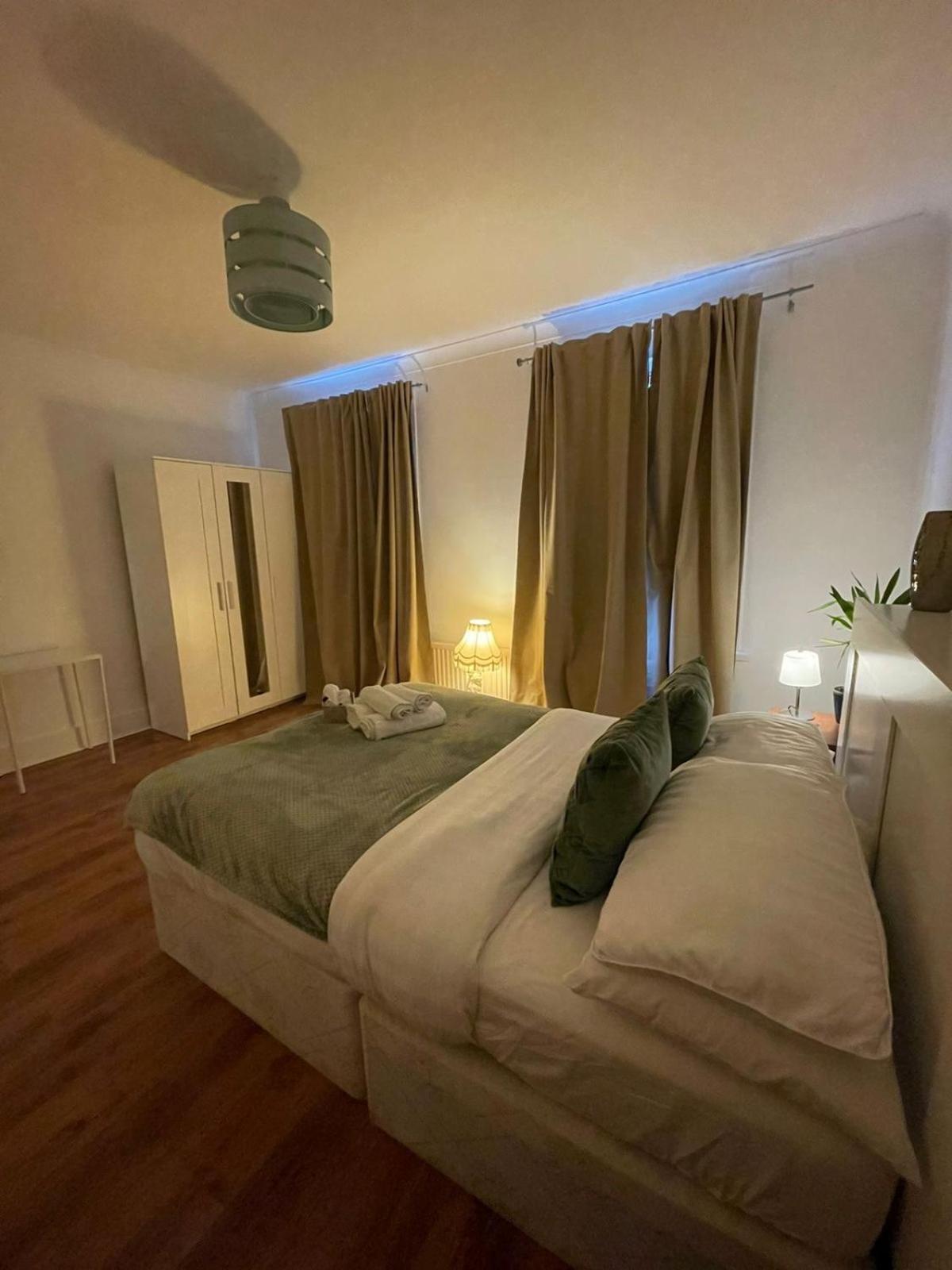 Park View Homestay Barking  Buitenkant foto